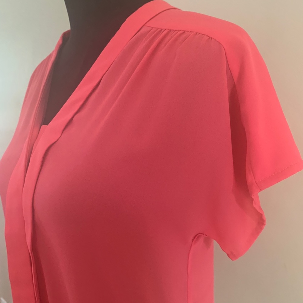 🎉FLASH SALE 2/$30 NWOT EXPRESS coral blouse - Picture 3 of 5